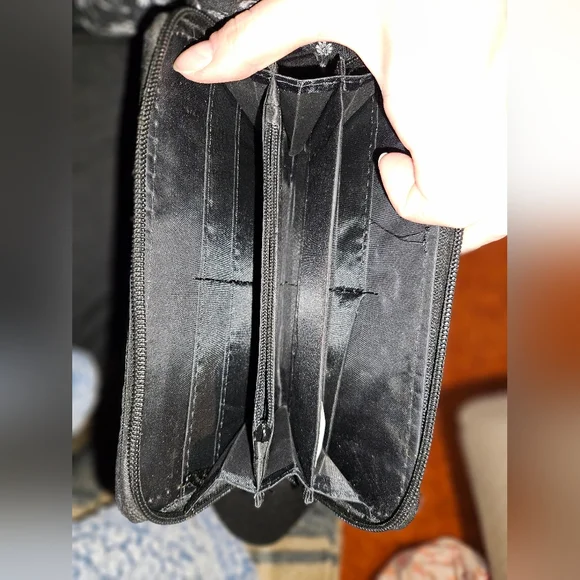 Floral Embroidered Wallet - Picture 3 of 3